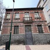 La casa del capellán del colegio de Nuestra Señora de Lourdes