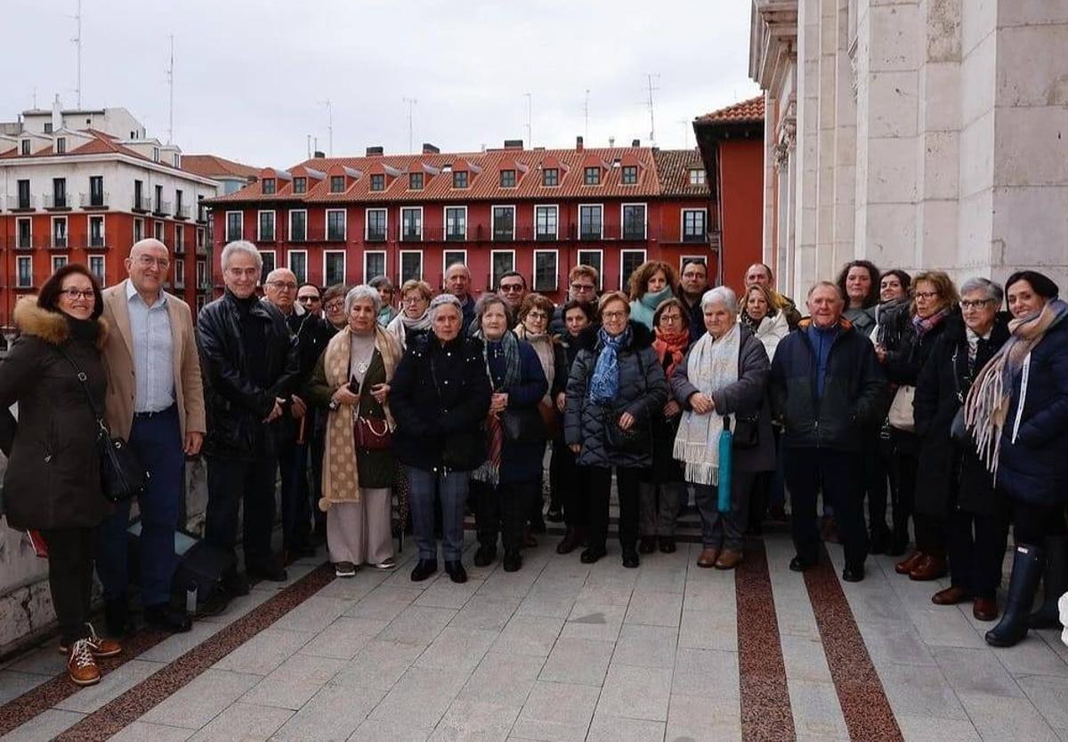 Los vecinos de castrodeza en el balcón del Ayuntamiento de Valladolid