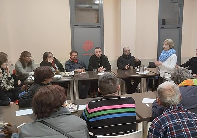El domingo, tras su ordenación, en un encuentro en el Centro de Acogida.