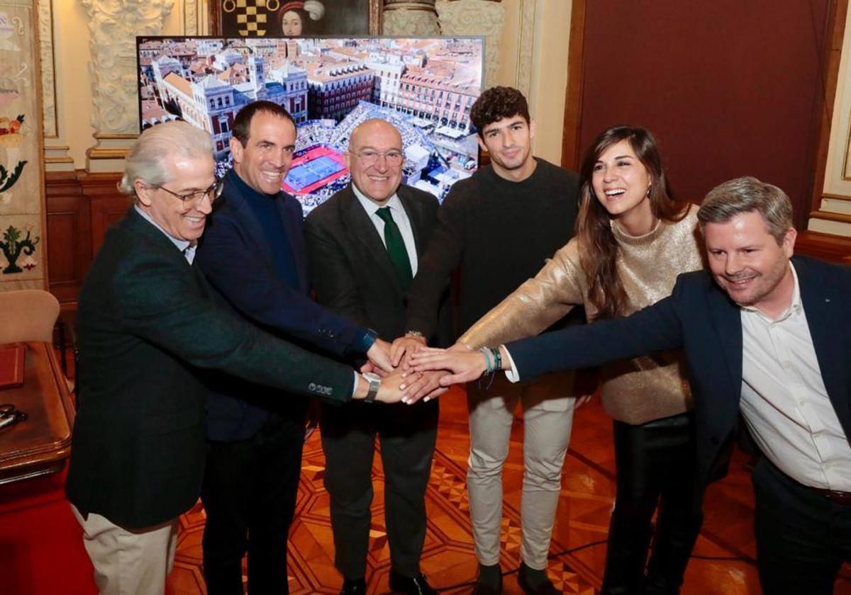 Los participantes en la presentación del torneo.