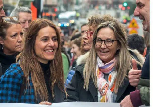 Itzuar Ituño (izda.) durante la manifestación.