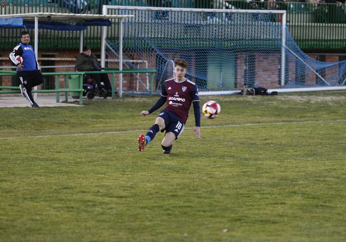 Césped de La Albuera durante el partido del pasado domingo.