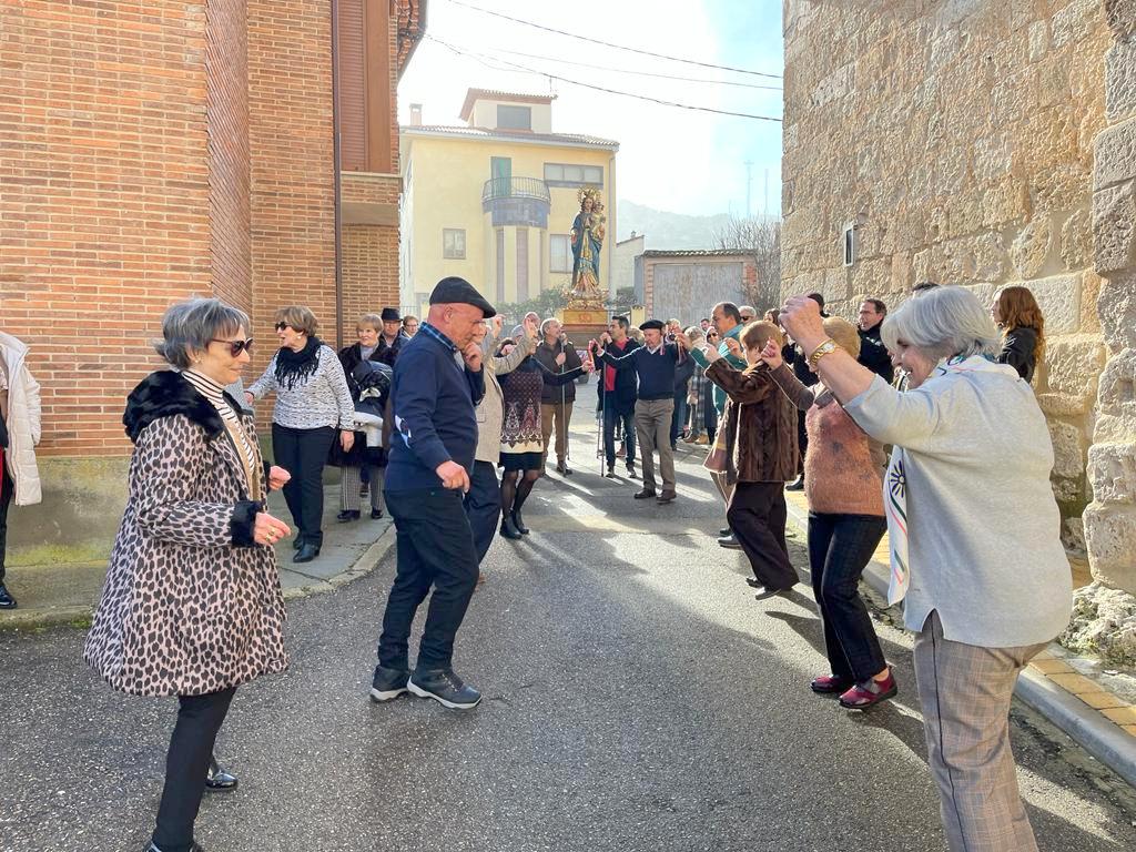 Cevico Navero danza a su Patrona