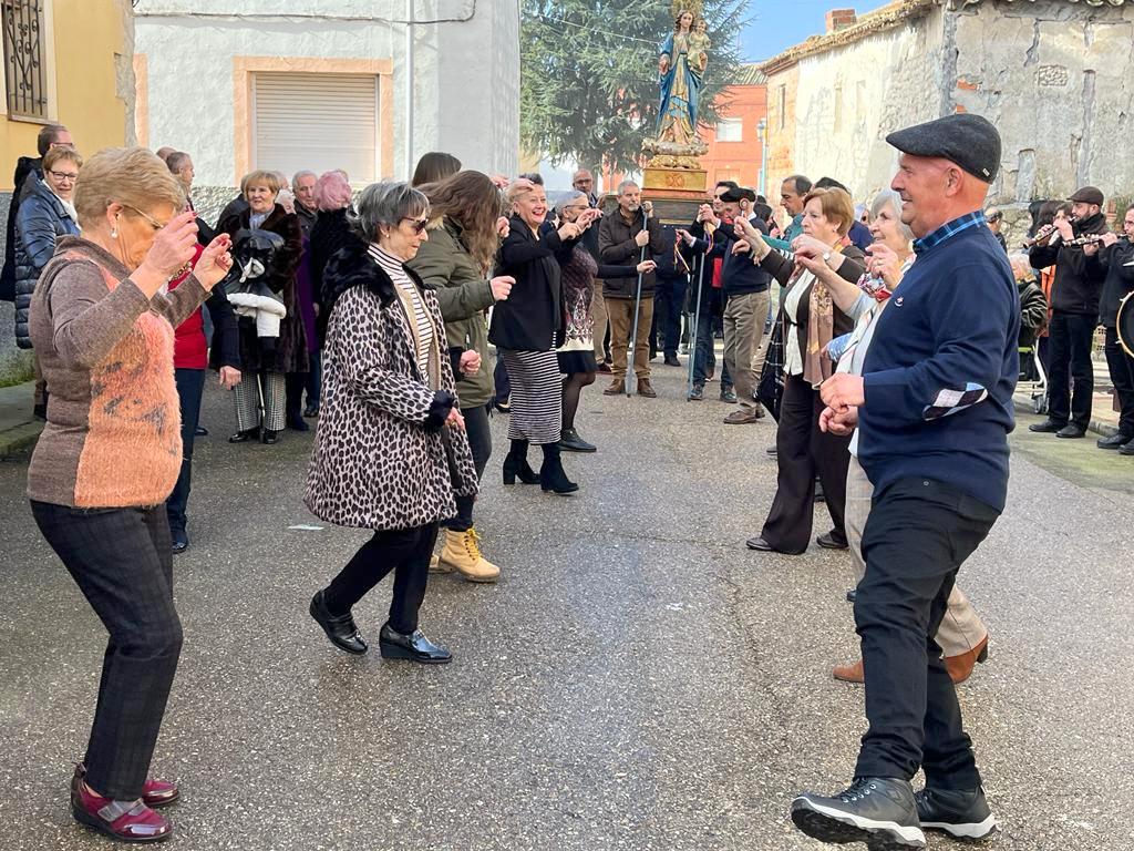 Cevico Navero danza a su Patrona