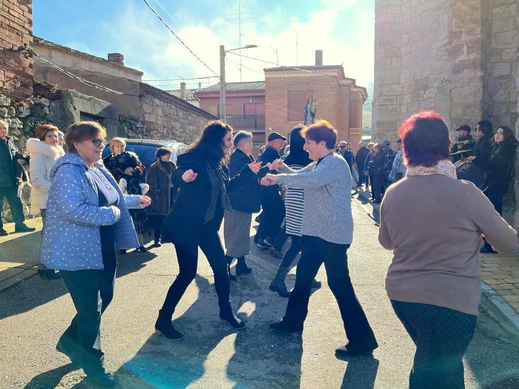 Cevico Navero danza a su Patrona