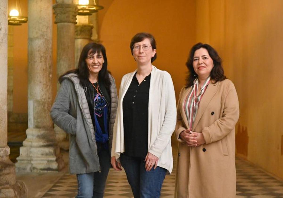 Tamara Bermejo, Petra Peña y Montse Ruiz presentan el libro de Estudios Espiritistas de Valladolid.