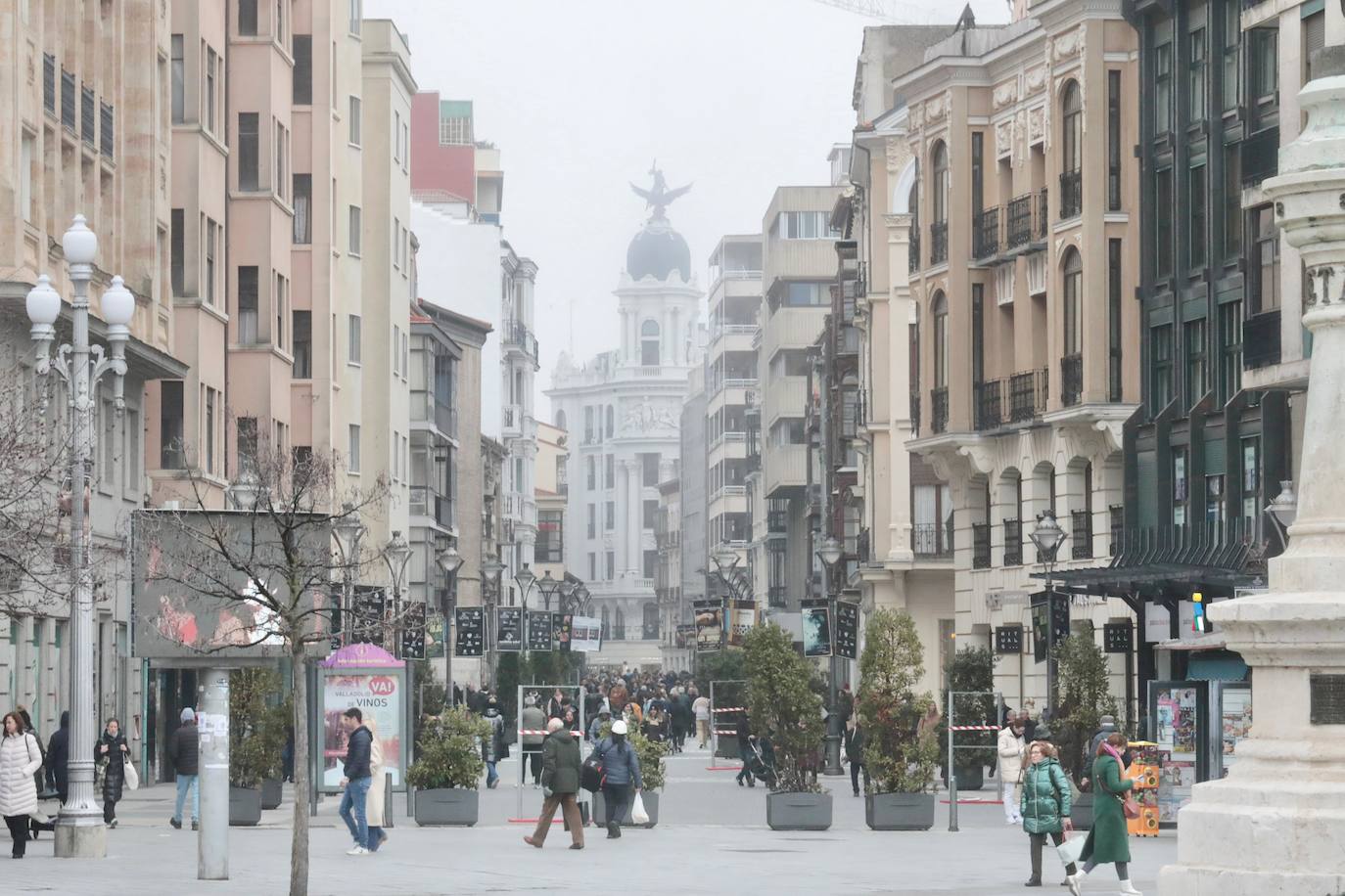 Calle Santiago con el edificio de la Unión y el Fénix de fondo