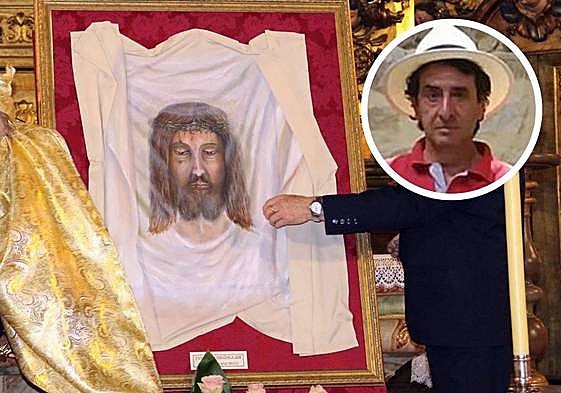 El pintor Julio Arranz y presentación del Paño de la Verónica en 2018.