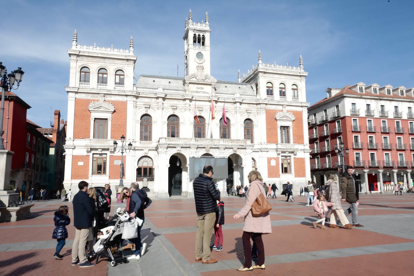 Las imágenes con las terrazas a rebosar en la Plaza Mayor