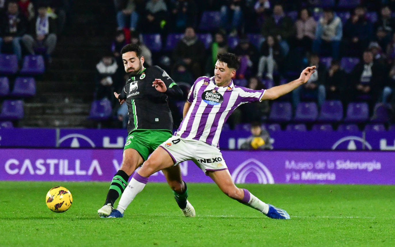 Víctor Meseguer, protagonista con dos goles ante el Racing.