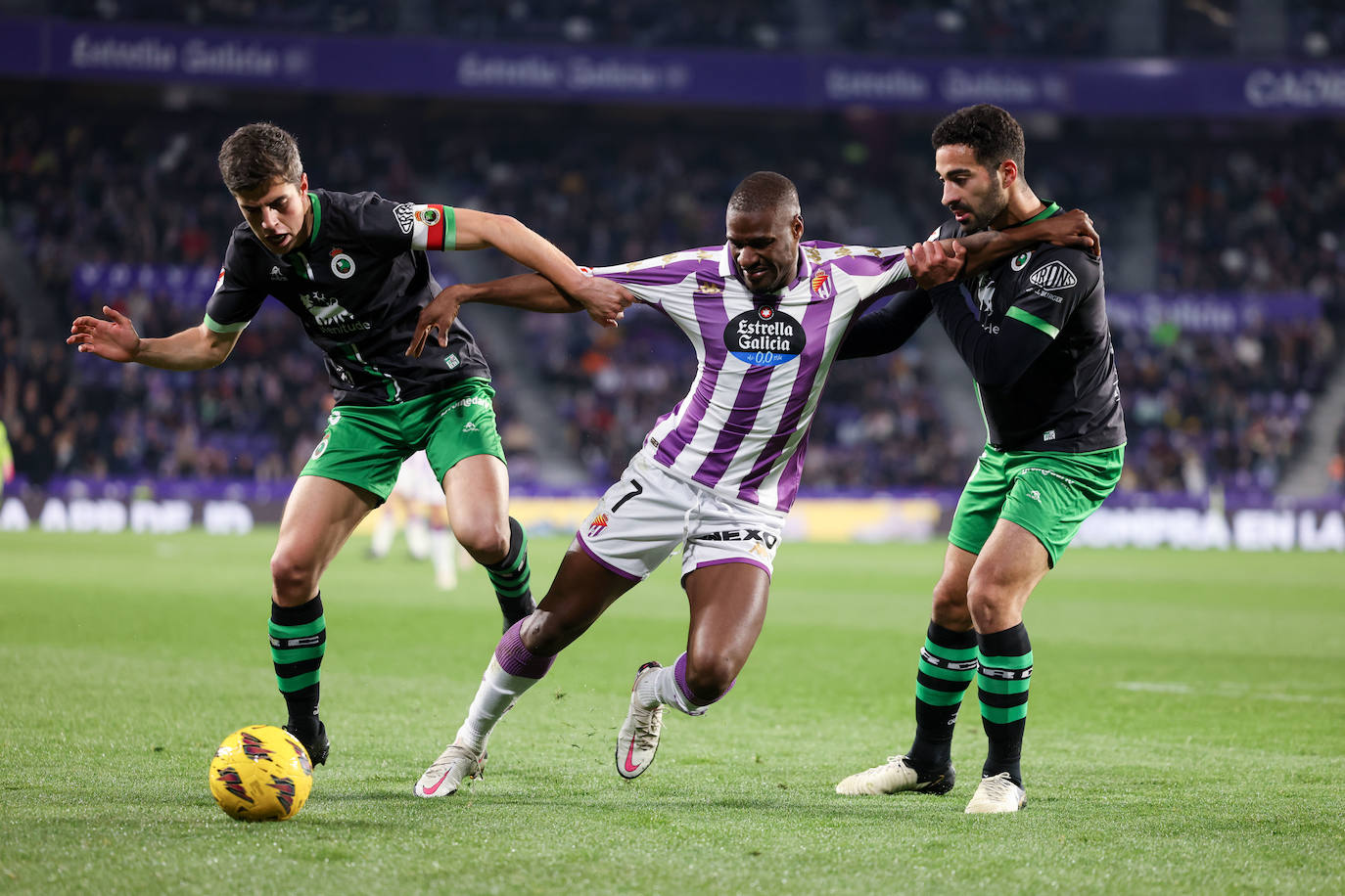 La victoria del Real Valladolid sobre el Racing de Santander, en imágenes