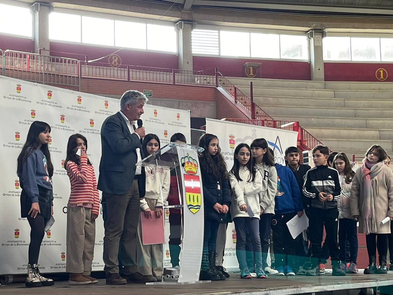 Los colegios de Arroyo de la Encomienda se reúnen en la Plaza de Toros de La Flecha.