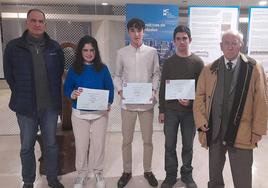 Isabel Arnáiz, Fernando González y Ángel González entre los profesores Miguel Angel Curto y Francisco Bellot