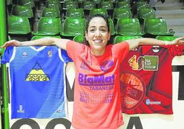 Cristina de Andrés, con la camiseta del Unami y del Segosala, en el pabellón Pedro Delgado.