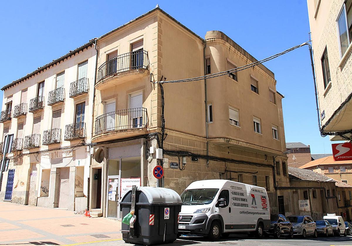 Edificio de la calle Antonio Machado que será derribado próximamente por el Ayuntamiento de Segovia.