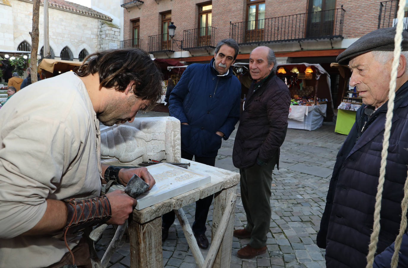 La Plaza Mayor de Palencia más artesana en la fiesta de las Candelas