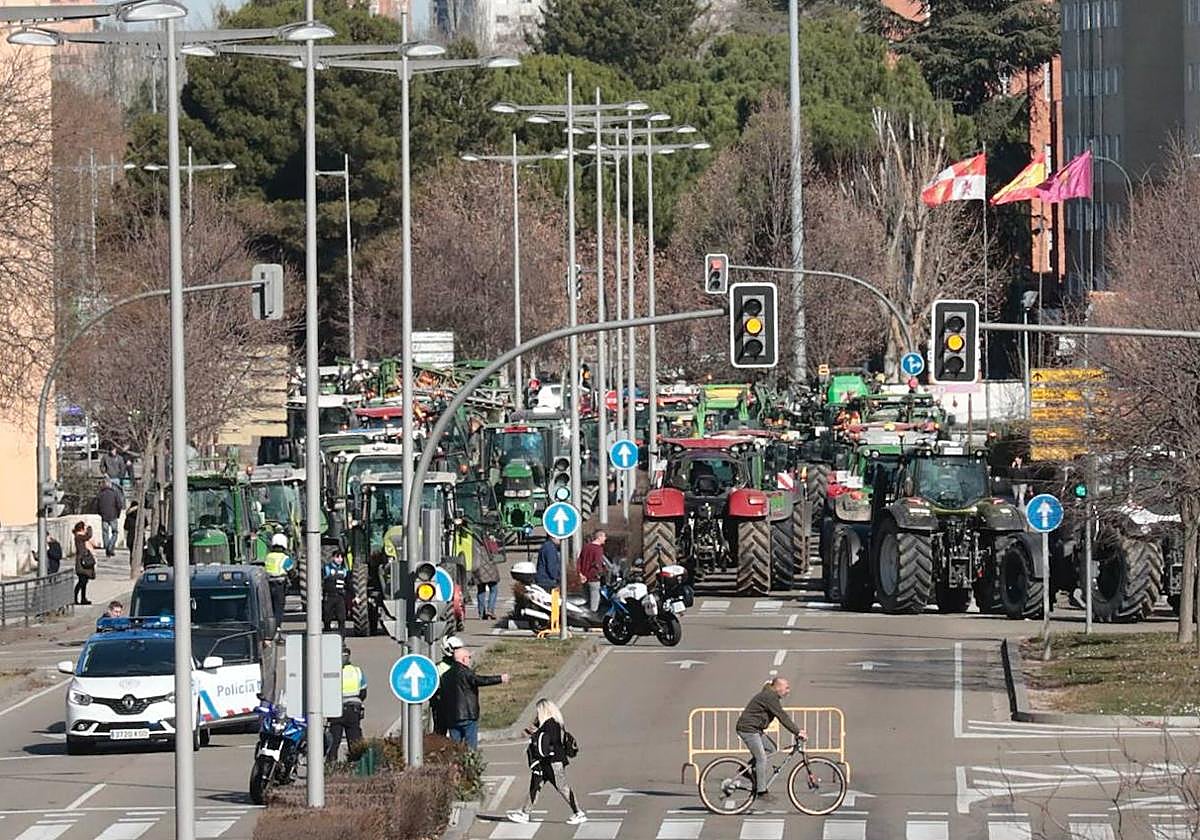 Los tractores colapsan Valladolid capital