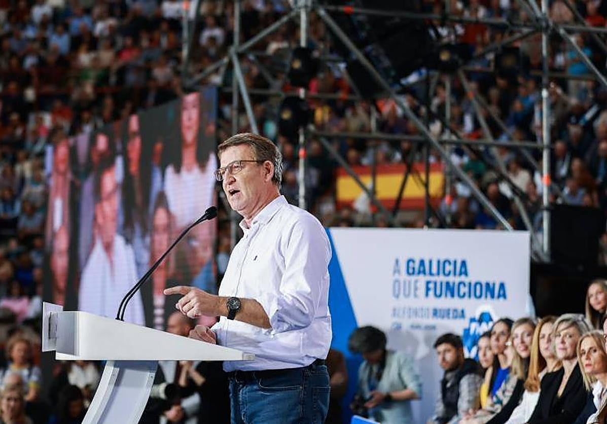 El líder del PP, Alberto Núñez Feijóo, este sábado en un mitin en Pontevedra.