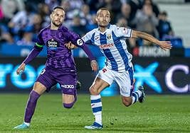 Iván Sánchez pugna por la posición con el pepinero Franquesa.