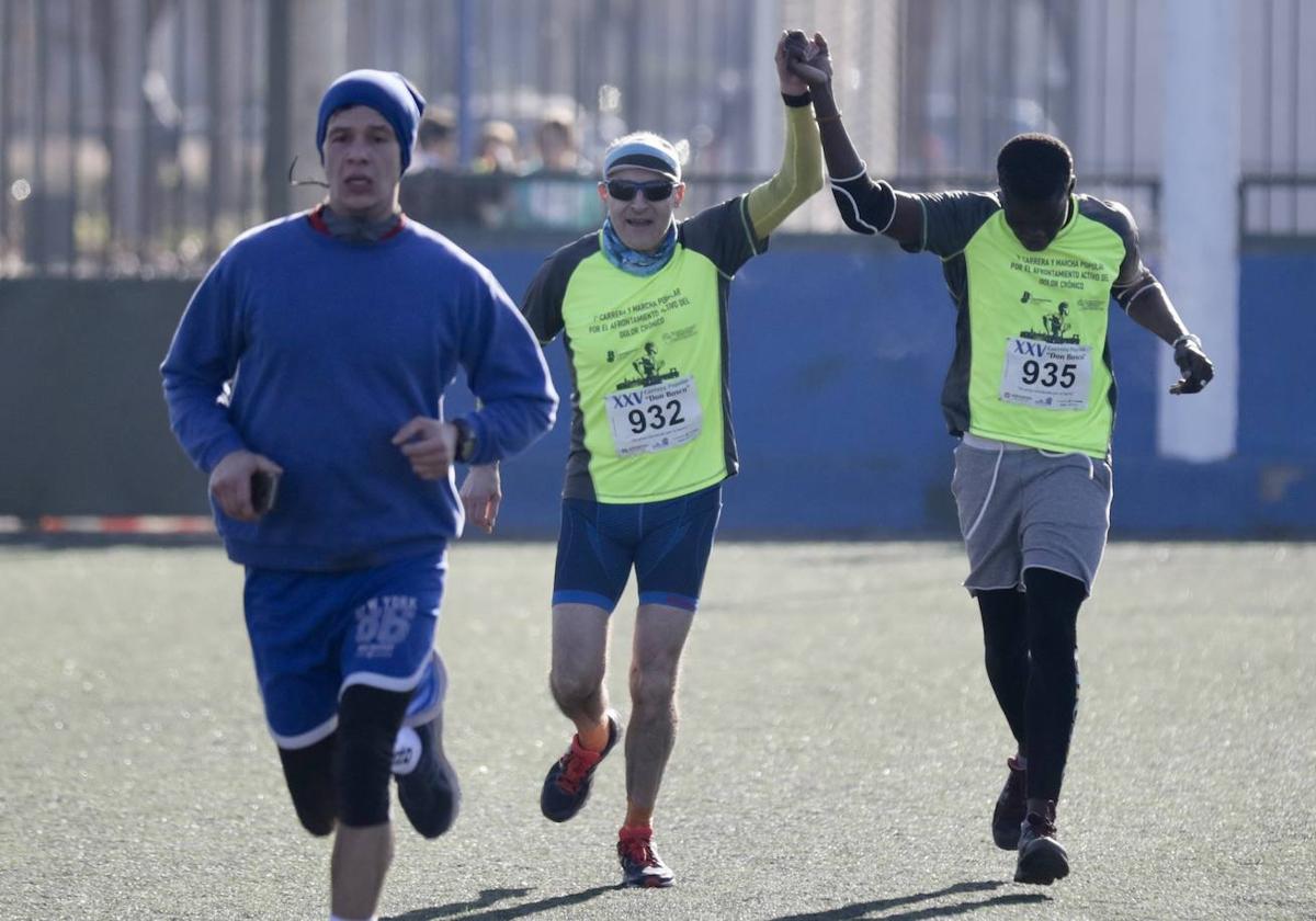 Una de las imágenes solidarias que dejó el 25º aniversario de la carrera.