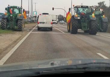 El atascazo de la tractorada en San Agustín: 600 metros en 19 minutos