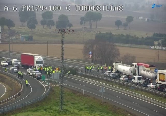 Corte en el ramal de la A-6, a la altura de Tordesillas, que conecta con la A-62.