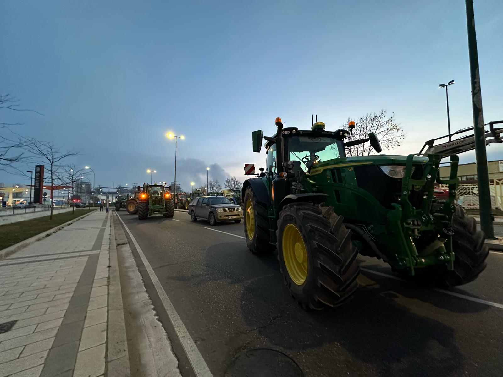 Los tractores llegan a Mercaolid