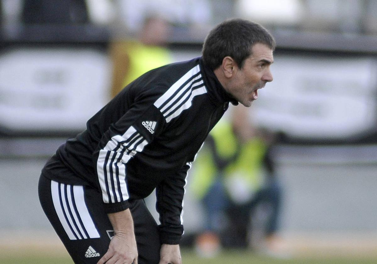 Ramsés Gil, técnico azulgrana, durante un partido.