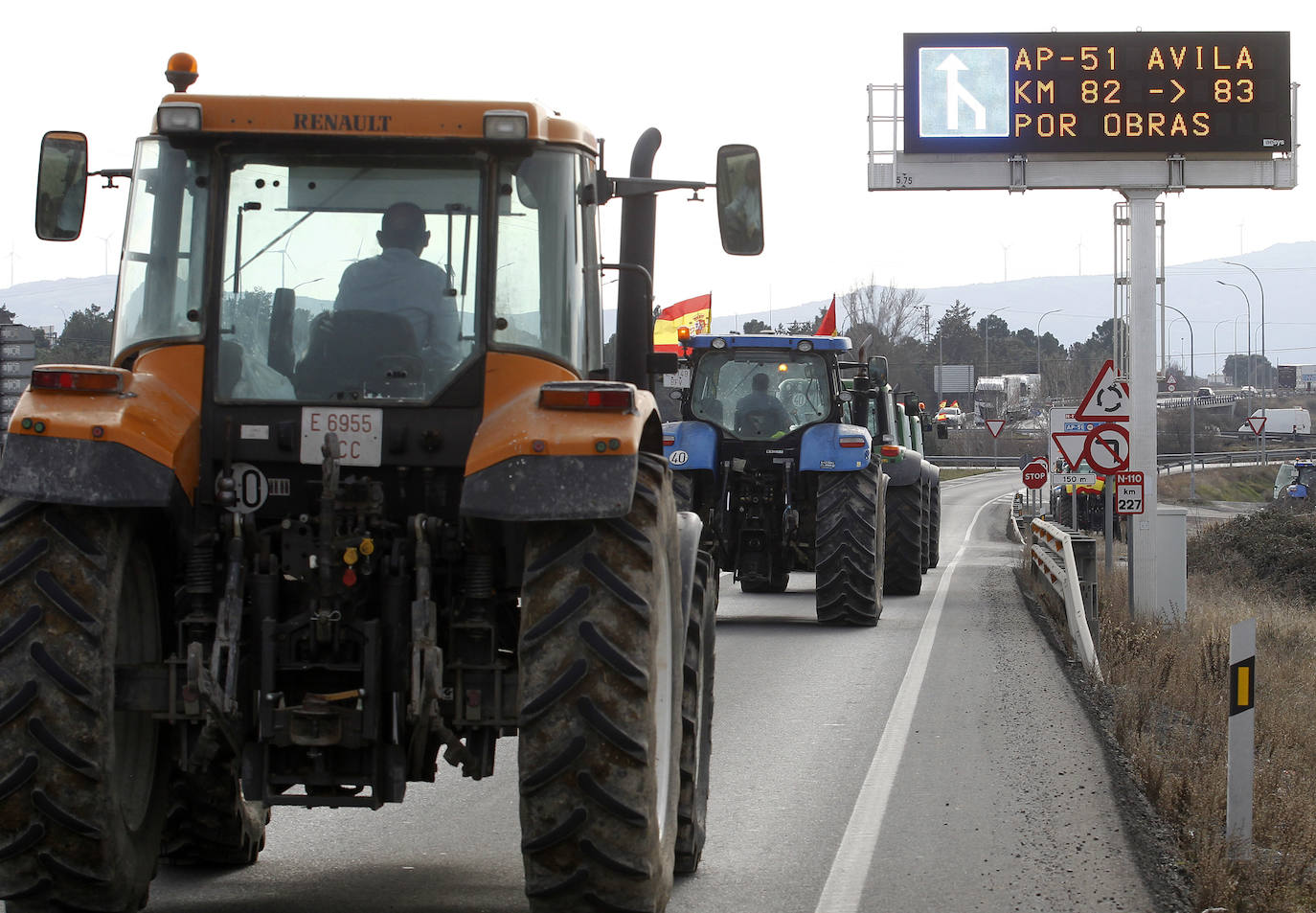 La tractorada de Villacastín, en imágenes