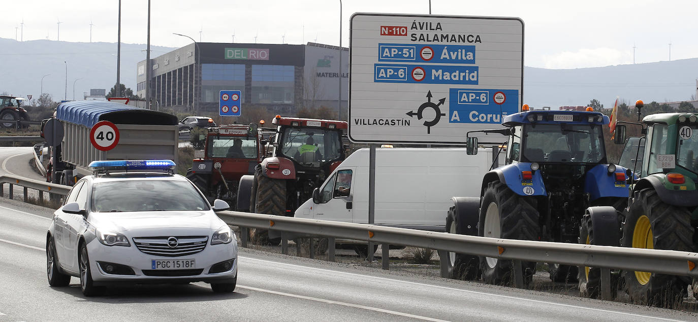 La tractorada de Villacastín, en imágenes