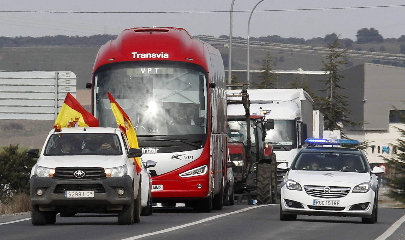 La tractorada de Villacastín, en imágenes