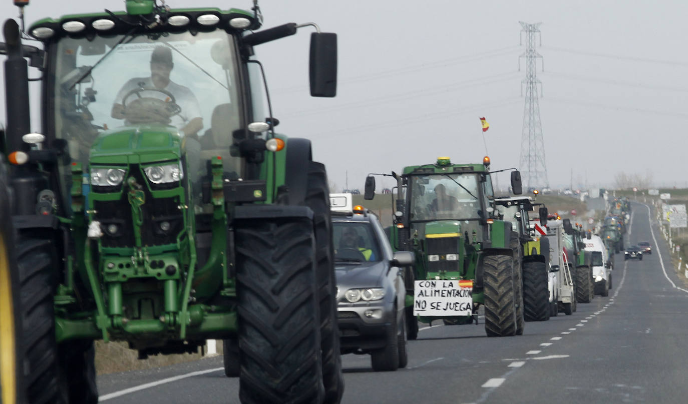 La tractorada de Villacastín, en imágenes