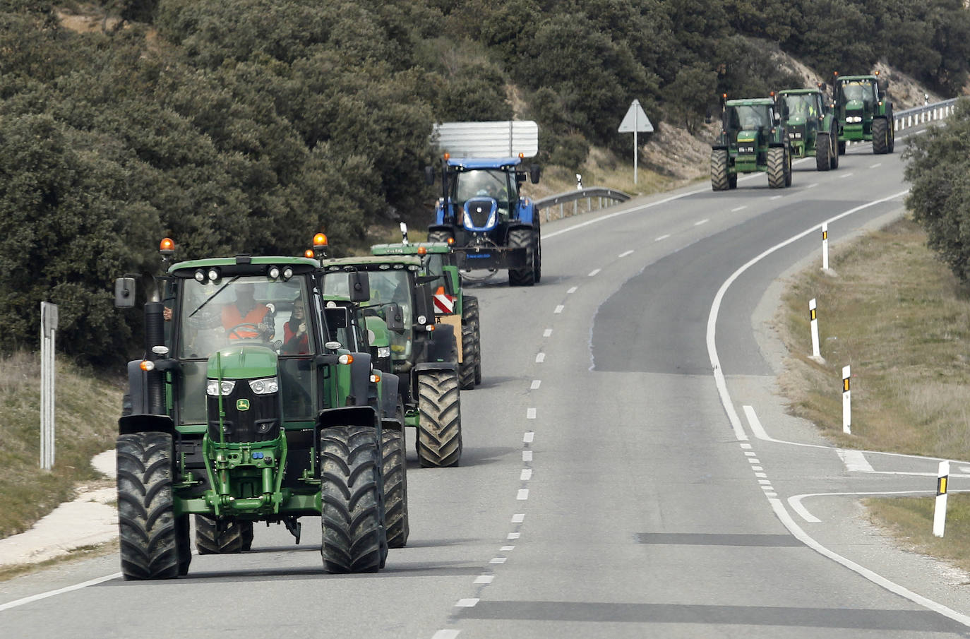 La tractorada de Villacastín, en imágenes