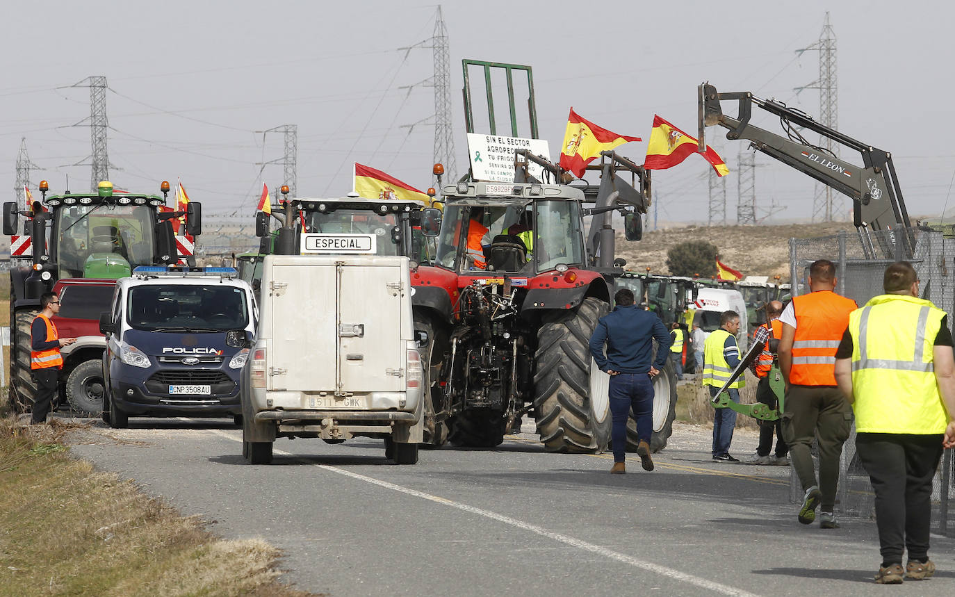 La tractorada de Villacastín, en imágenes