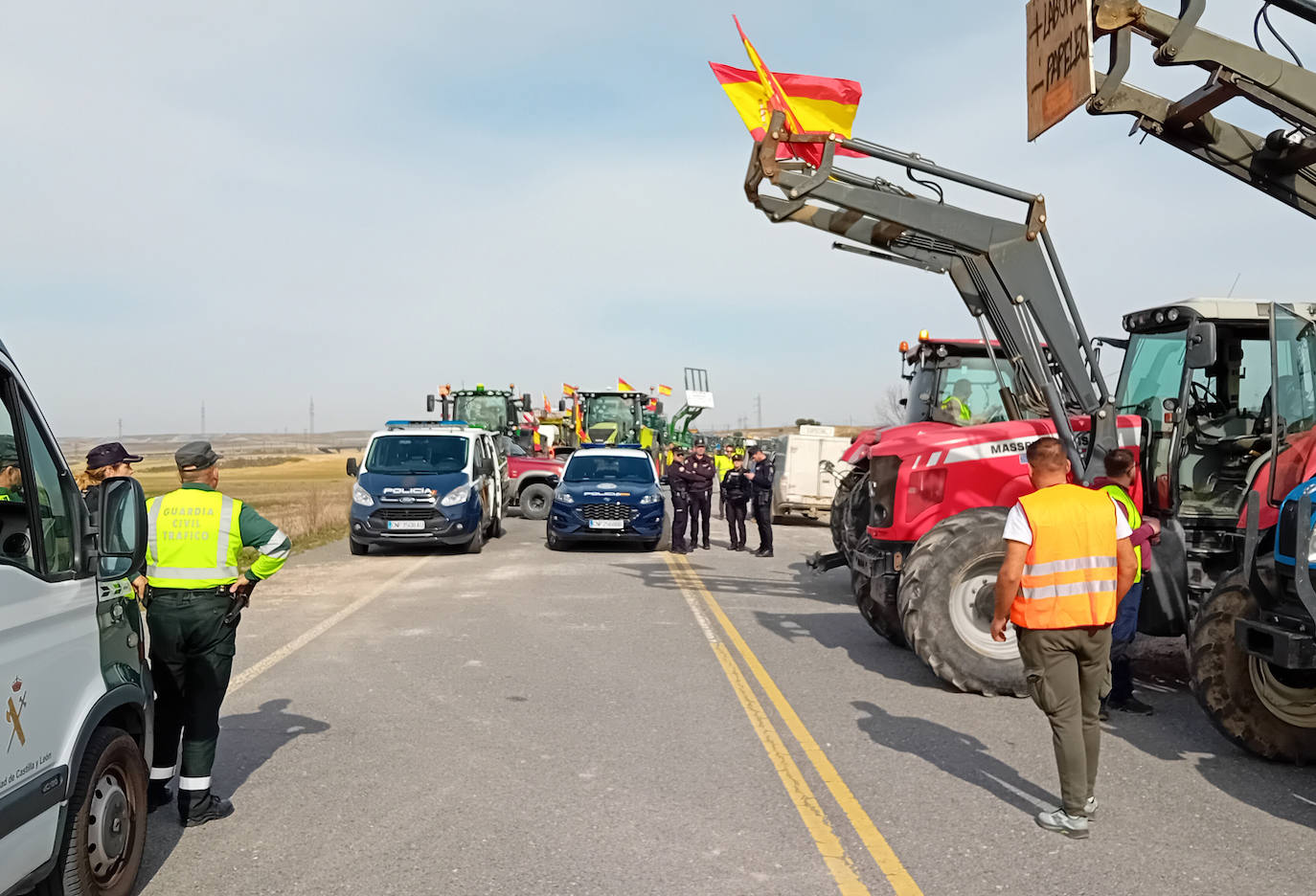 La tractorada de Villacastín, en imágenes