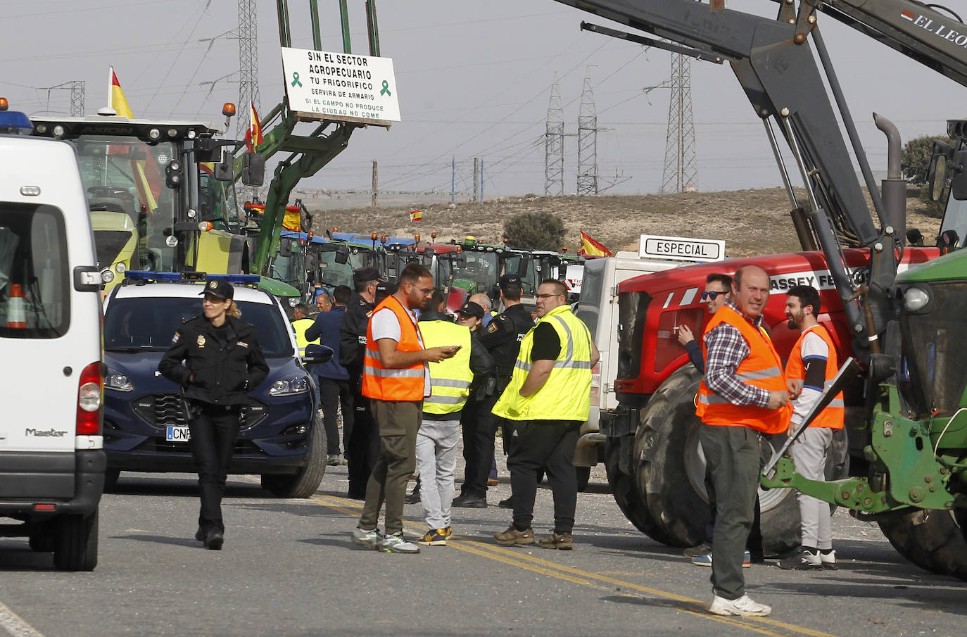 La tractorada de Villacastín, en imágenes