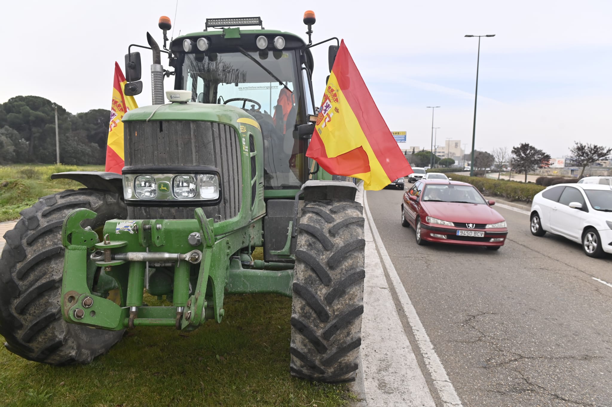 La tractorada en la unión de la VA-20 con la Avenida de Zamora