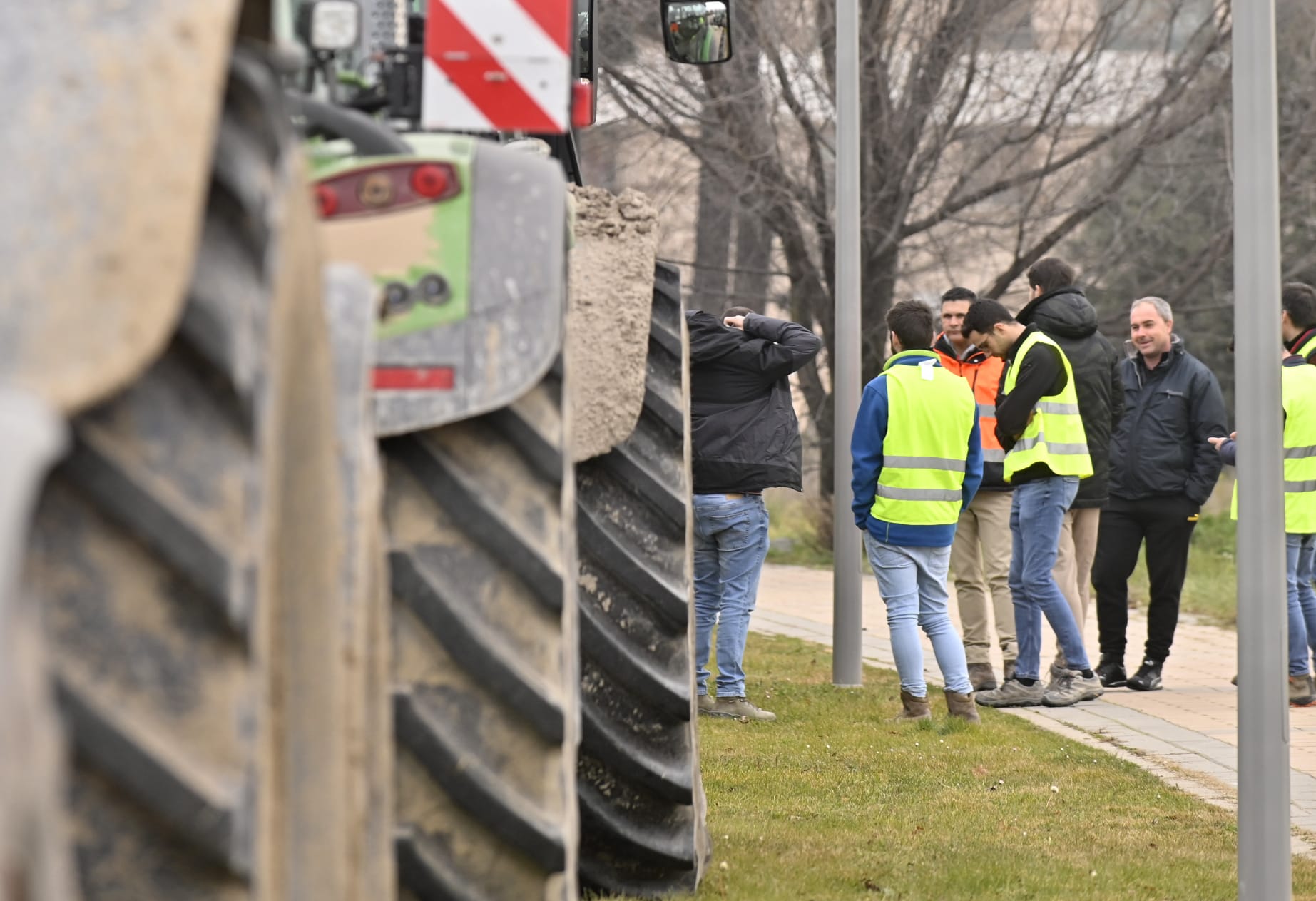 La tractorada en la unión de la VA-20 con la Avenida de Zamora