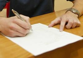 Se enfrentan a cuatro años por estafa a un hombre con discapacidad y su madre