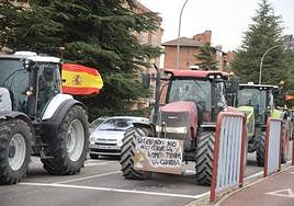 Tractores participantes en la protesta de Palencia.