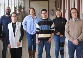 Daniel Cembrero, Susana Sixto, Irene Frechilla, Mario Ribote, Raquel Barbero y Enrique Román, orientadores educativos del Cristo Rey y profesionales de El Puente-Salud Mental.