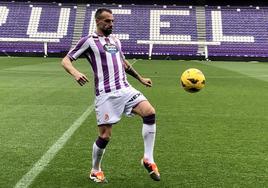 Álvaro Negredo, durante su presentación en Zorrilla como nuevo jugador del Real Valladolid