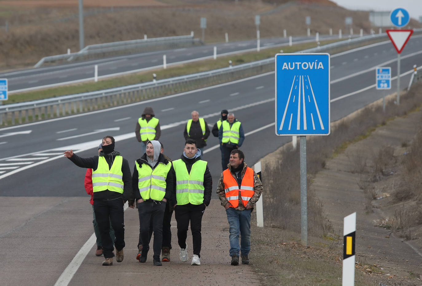 Así ha sido el corte de la autovía en Villaherreros