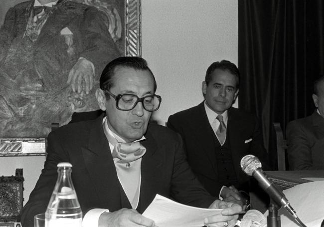 Félix Cano Valentín, en 1986 lee su discurso en la Academia de Bellas Artes de la Purísima Concepción.