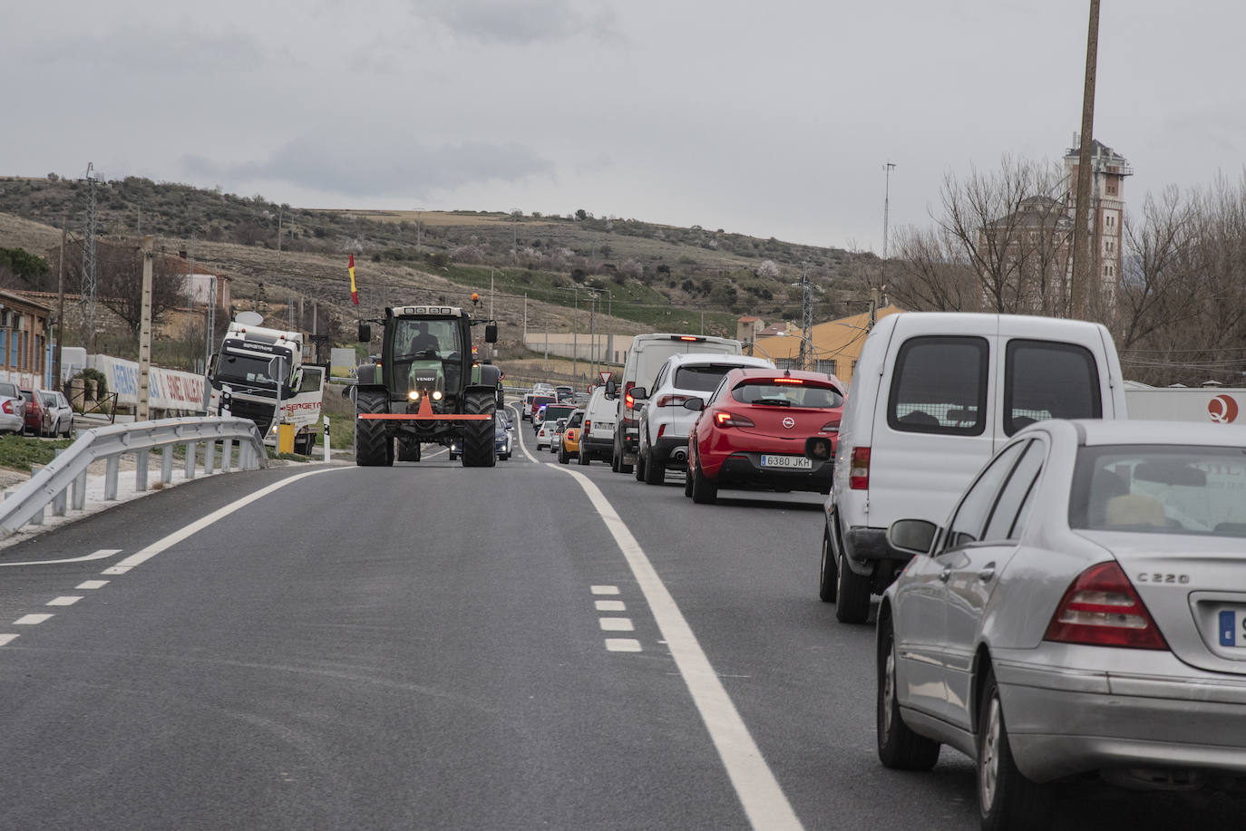 La tractorada en la CL-605, en imágenes
