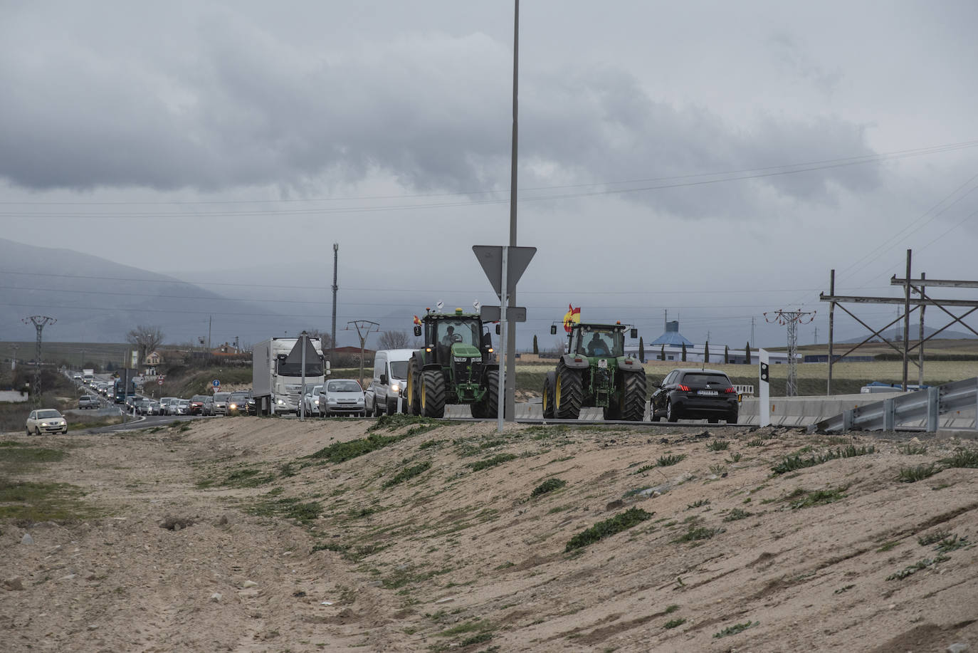 La tractorada en la CL-605, en imágenes