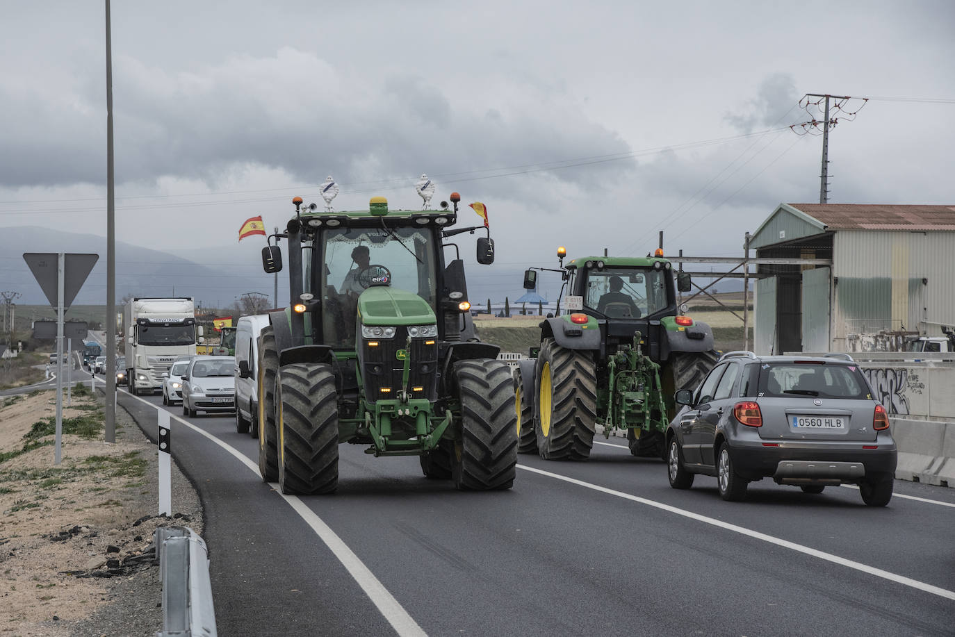 La tractorada en la CL-605, en imágenes