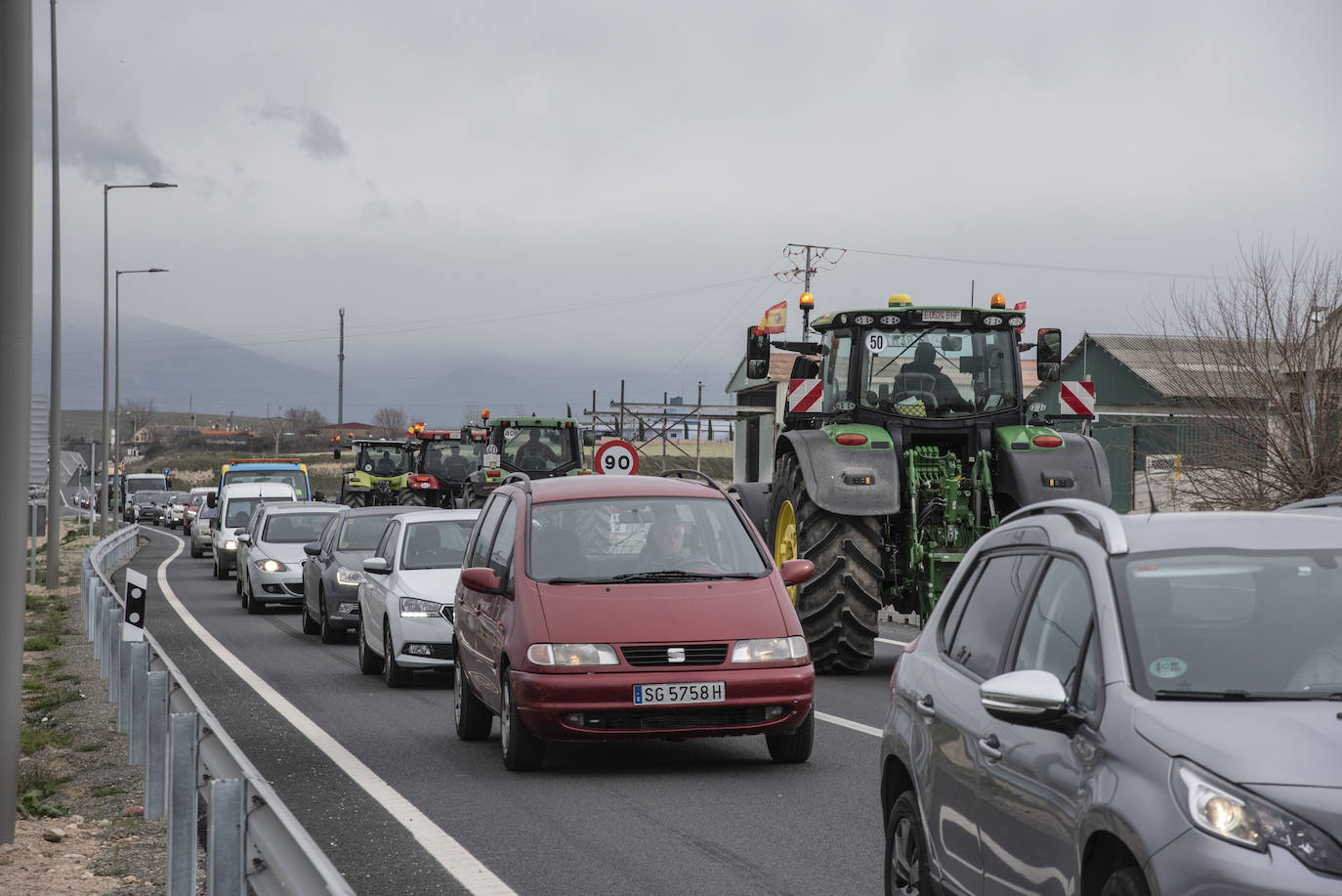 La tractorada en la CL-605, en imágenes
