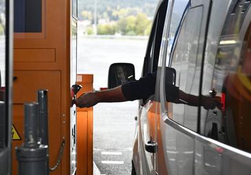 Socialistas y populares se echan en cara la gestión del peaje de las autopistas