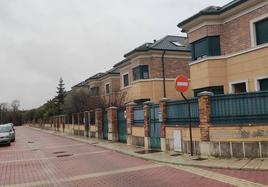 Calle Rododendro, en la urbanización de Covaresa.